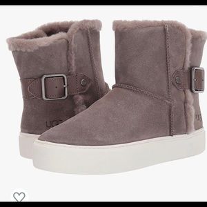 UGG Aika Sneaker/Boot size 7.5